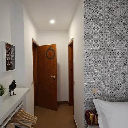 Bn Ghouse بيت ضيافة Lisboa